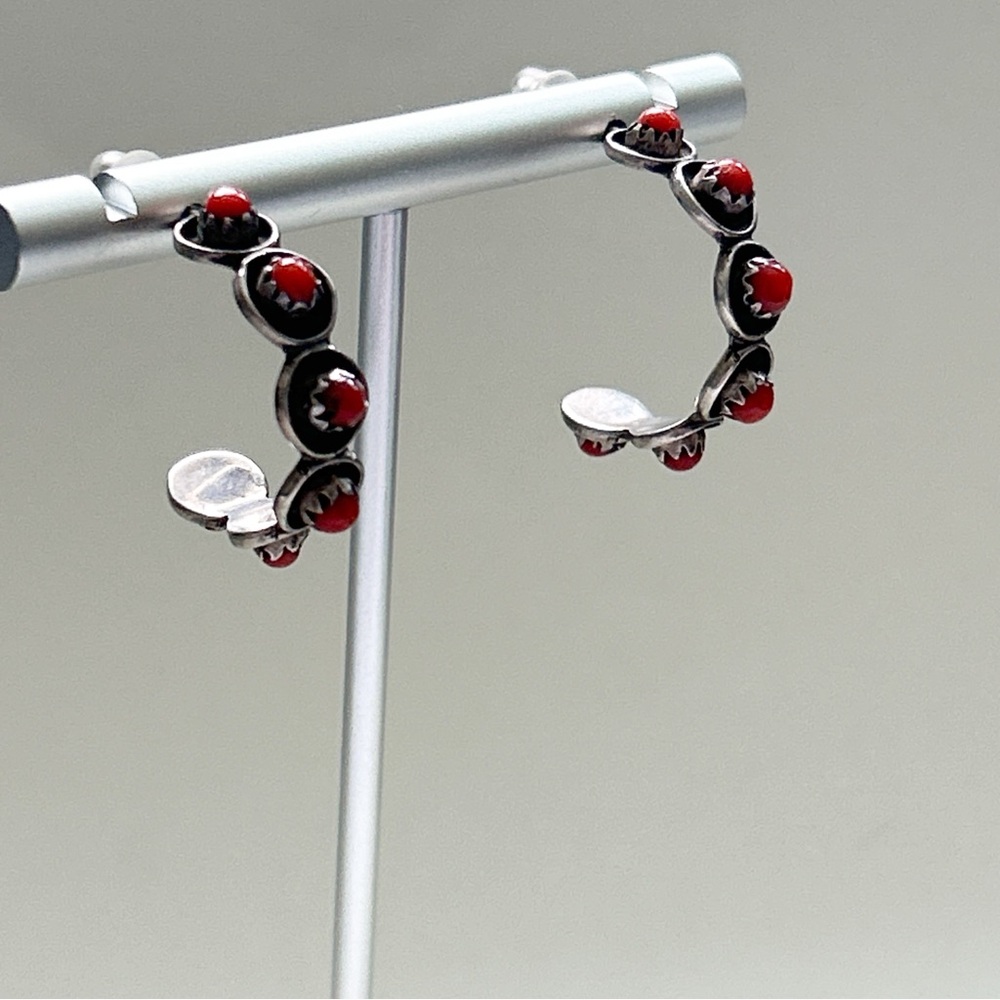 Vintage Southwestern Snake Eye Coral Sterling Silver C Hoop Earrings - Picture 5 of 11
